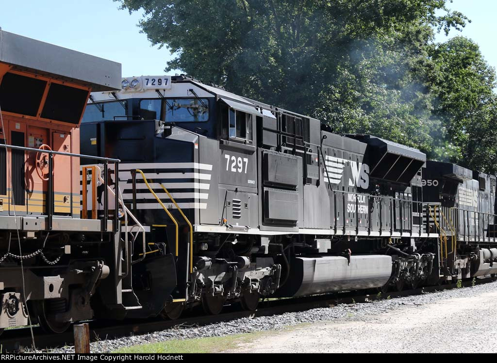 NS 7297 heads out of Glenwood Yard on train 351